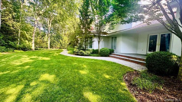 9 Plume Grass Way, Westhampton, NY 11977