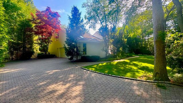 9 Plume Grass Way, Westhampton, NY 11977