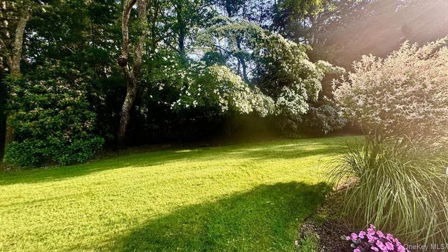 9 Plume Grass Way, Westhampton, NY 11977