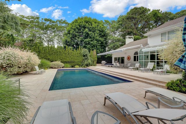 9 Plume Grass Way, Westhampton, NY 11977