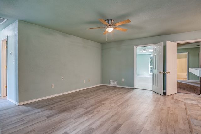 702 N Walnut Street, Cleburne, TX 76033