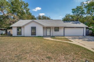702 N Walnut Street, Cleburne, TX 76033