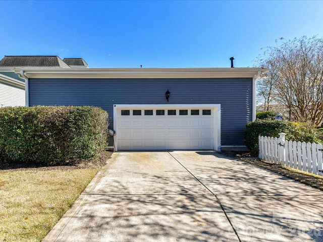 10030 TRIPLE OAK Road, Charlotte, NC 28277