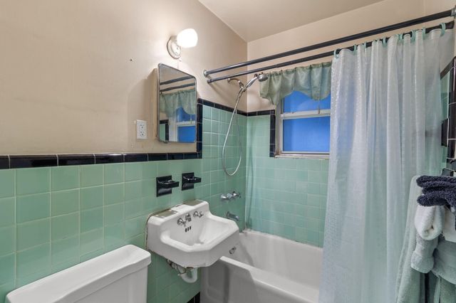 2420 NE 7th Avenue, Wilton Manors, FL 33305