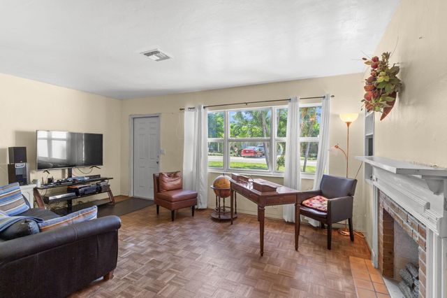 2420 NE 7th Avenue, Wilton Manors, FL 33305