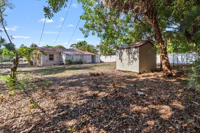 2420 NE 7th Avenue, Wilton Manors, FL 33305