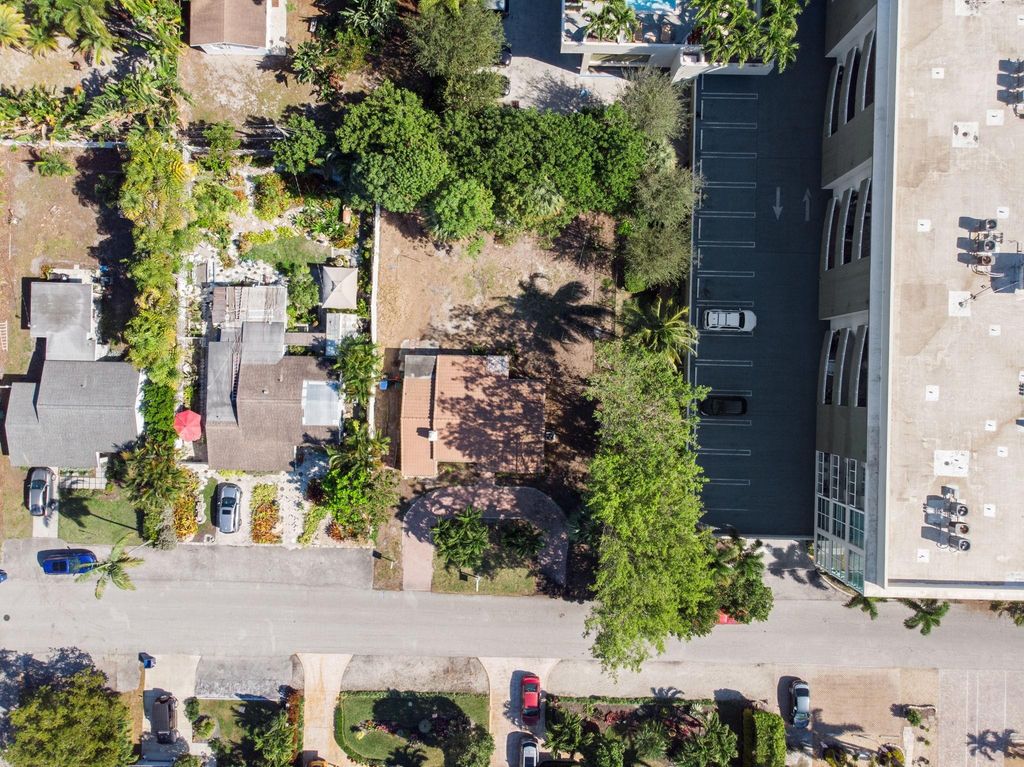 2420 NE 7th Avenue, Wilton Manors, FL 33305