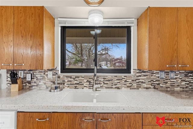 5368 Oaktree Court, Flint, MI 48532