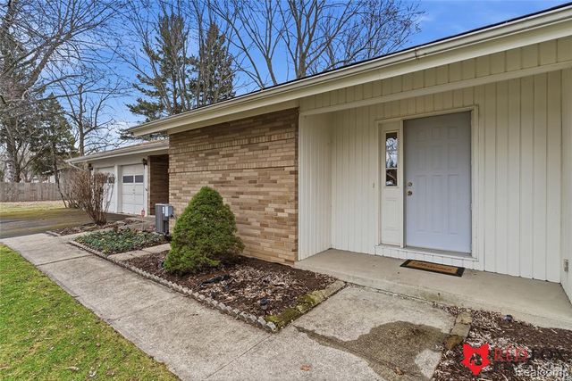 5368 Oaktree Court, Flint, MI 48532