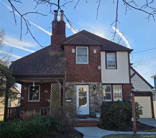 15 Donald Place, East Rockaway, NY 11518