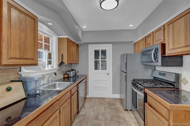 15 Donald Place, East Rockaway, NY 11518