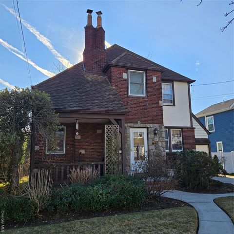 15 Donald Place, East Rockaway, NY 11518