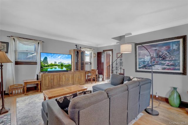 15 Donald Place, East Rockaway, NY 11518