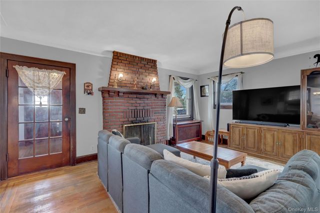 15 Donald Place, East Rockaway, NY 11518