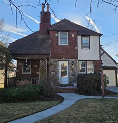 15 Donald Place, East Rockaway, NY 11518