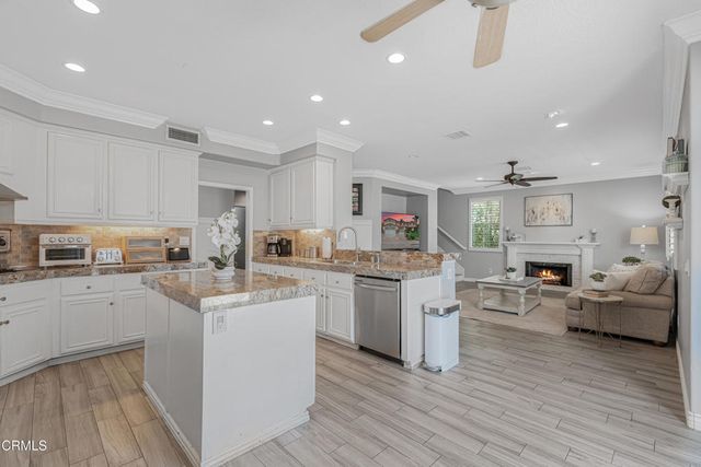 209 Southcrest Place, Simi Valley, CA 93065