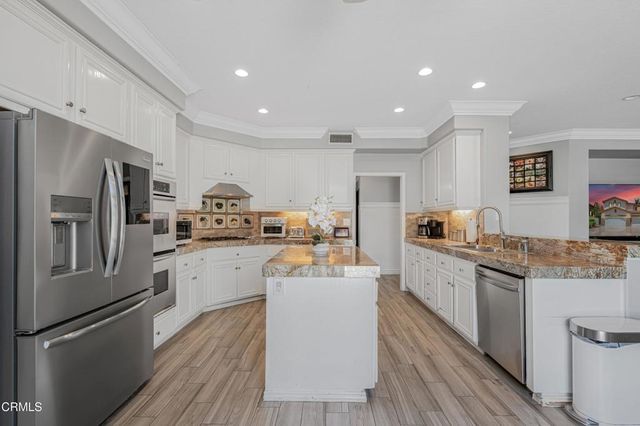 209 Southcrest Place, Simi Valley, CA 93065