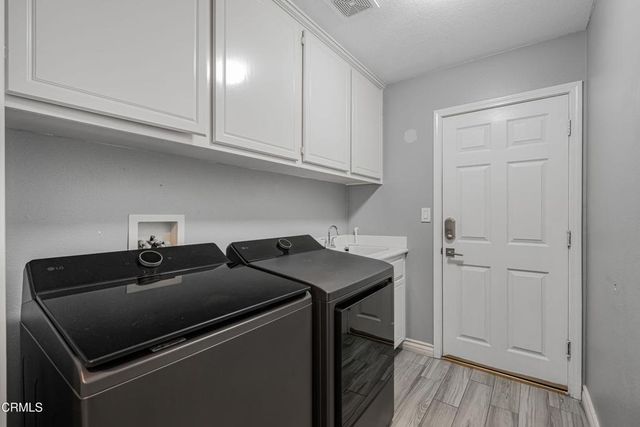209 Southcrest Place, Simi Valley, CA 93065