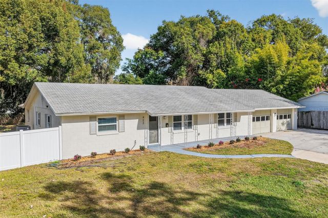 423 E 10TH AVENUE, Mount Dora, FL 32757