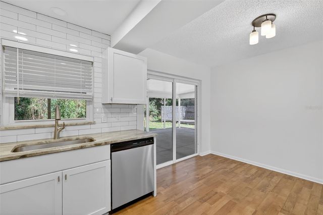 423 E 10TH AVENUE, Mount Dora, FL 32757