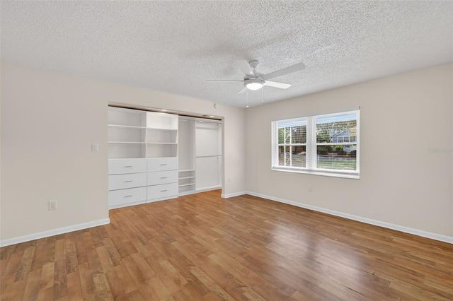 423 E 10TH AVENUE, Mount Dora, FL 32757