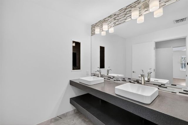 423 E 10TH AVENUE, Mount Dora, FL 32757