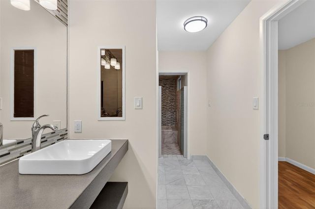 423 E 10TH AVENUE, Mount Dora, FL 32757