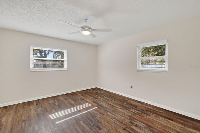 423 E 10TH AVENUE, Mount Dora, FL 32757