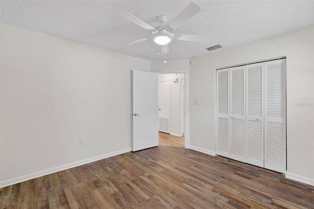 423 E 10TH AVENUE, Mount Dora, FL 32757