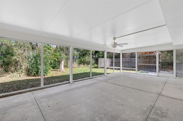 423 E 10TH AVENUE, Mount Dora, FL 32757