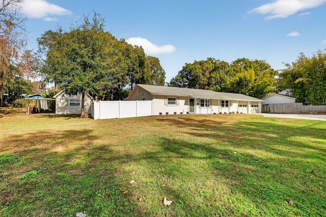 423 E 10TH AVENUE, Mount Dora, FL 32757