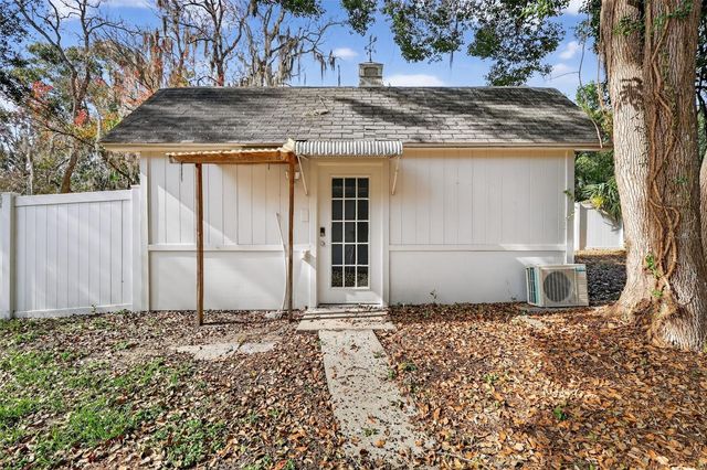 423 E 10TH AVENUE, Mount Dora, FL 32757