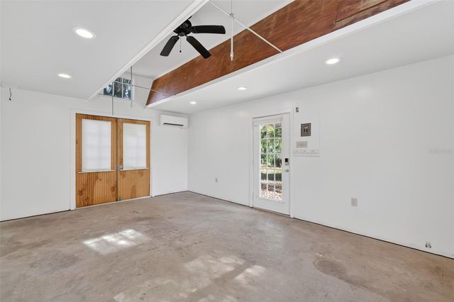 423 E 10TH AVENUE, Mount Dora, FL 32757