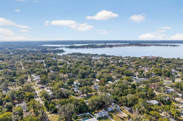 423 E 10TH AVENUE, Mount Dora, FL 32757