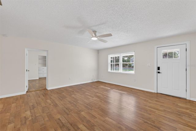 423 E 10TH AVENUE, Mount Dora, FL 32757