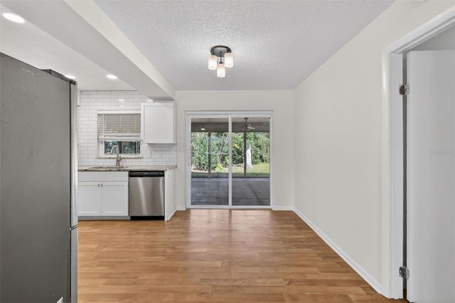 423 E 10TH AVENUE, Mount Dora, FL 32757