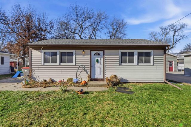 1231 N 55th Street, Lincoln, NE 68504