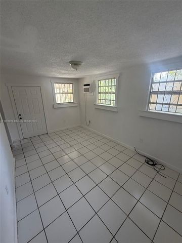 1340 Peri St D, Opa-locka, FL 33054