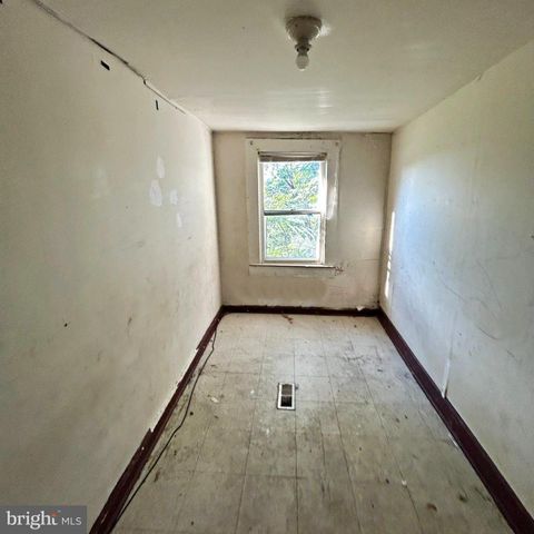 2125 HOLLINS ST, Baltimore, MD 21223