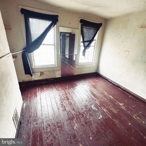 2125 HOLLINS ST, Baltimore, MD 21223