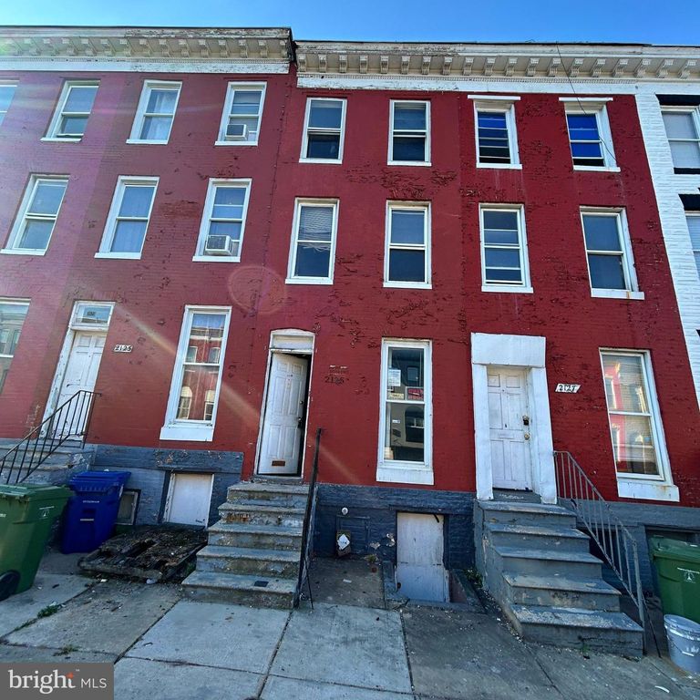 2125 HOLLINS ST, Baltimore, MD 21223