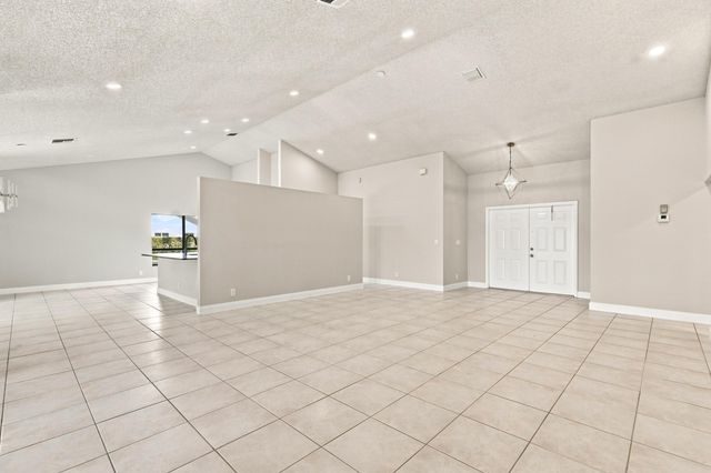 9960 Majestic Way, Boynton Beach, FL 33437