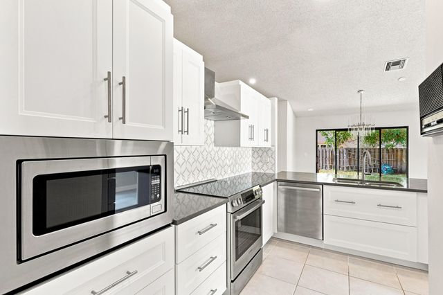 9960 Majestic Way, Boynton Beach, FL 33437
