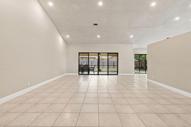 9960 Majestic Way, Boynton Beach, FL 33437