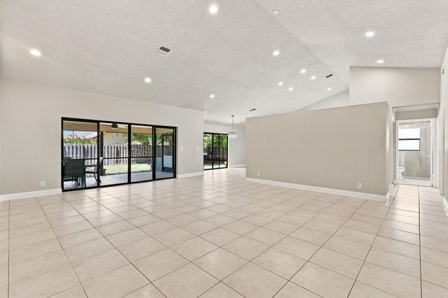 9960 Majestic Way, Boynton Beach, FL 33437