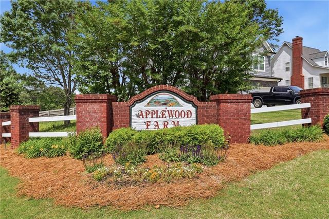 55 Applewood Lane, Taylorsville, GA 30178