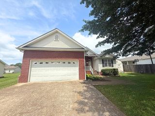 1902 Vicksburg Cir, Columbia, TN 38401