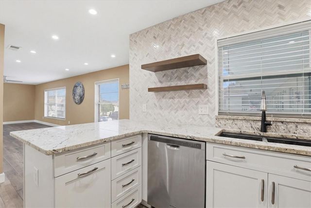 1250 S PINELLAS AVENUE 214, Tarpon Springs, FL 34689