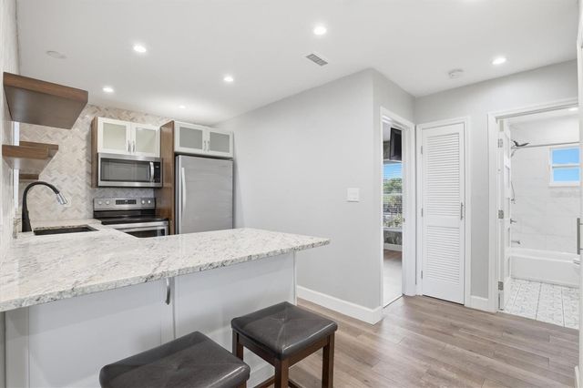 1250 S PINELLAS AVENUE 214, Tarpon Springs, FL 34689