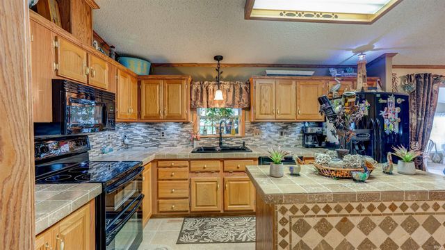 16834 N State Road 66, Magnet, IN 47520